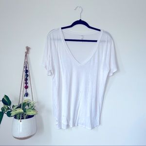 White t ⚠️SALE⚠️ 3 for 25